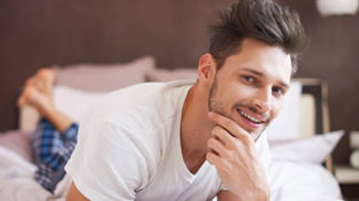 Co o vašem partnerovi prozradí spací úbor: Jeden značí takřka chlapa snů!