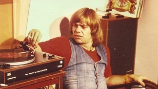 Jiří Schelinger se narodil v malé vesnici Bousov nedaleko Čáslavi, ale většinu svého života prožil v Praze