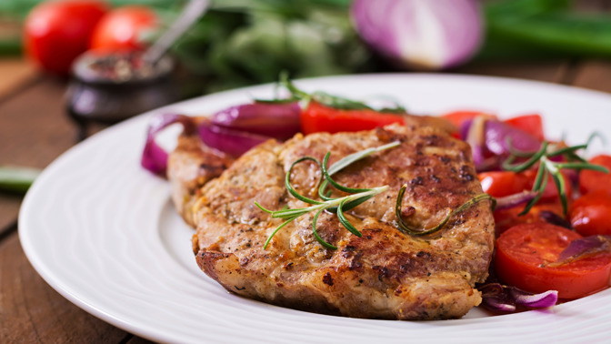 Pečená krkovice na hořčici, medu a černém pivu jako dělali v Prostřenu. Výborná a snadná na přípravu