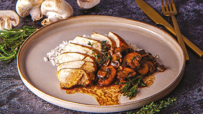 Královská kuřecí prsa s balsamikovými žampiony a tymiánem: Snadný a chutný oběd