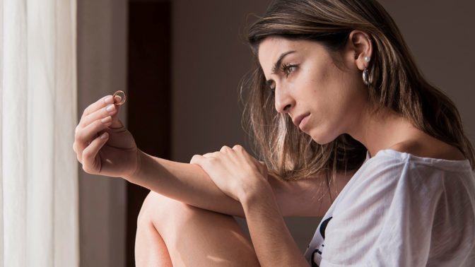 Pavla (32): Manžel líčil, jak ztratil snubní prstýnek, ale já jsem ho našla. Už vím, proč ho schoval