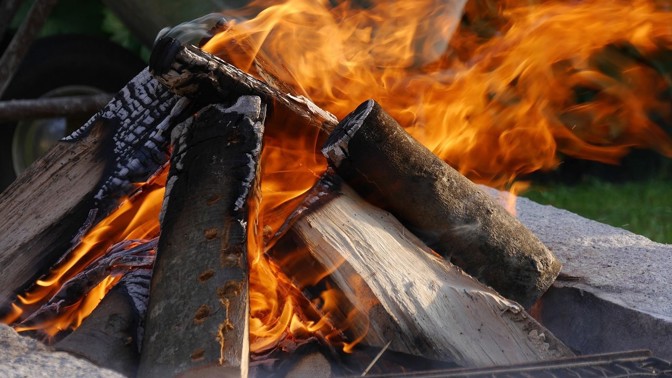 Pálení čarodějnic: Meteorologové prozradili, jaké bude počasí. A jaká jsou letos koronavirová pravidla?