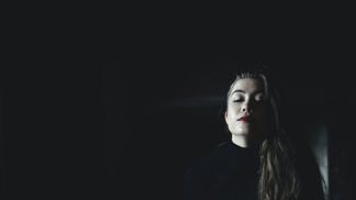 Soňa (34): Nedokázala jsem se smířit s máminou smrtí. Dokud nepřišel onen večer