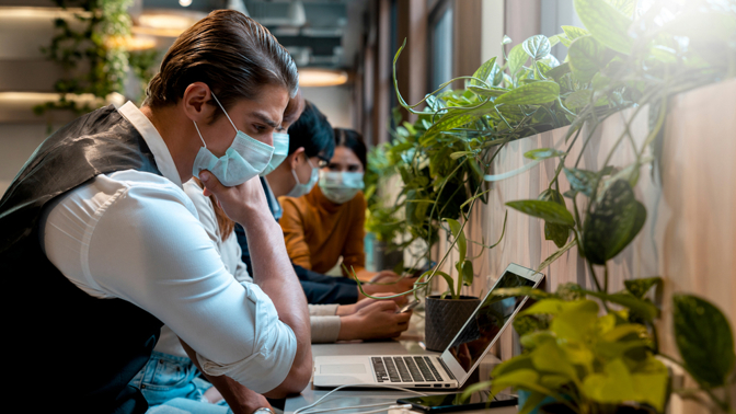 Rok s pandemií – jak přežít bez příjmu, doma s dětmi a jak zachránit svůj podnik?