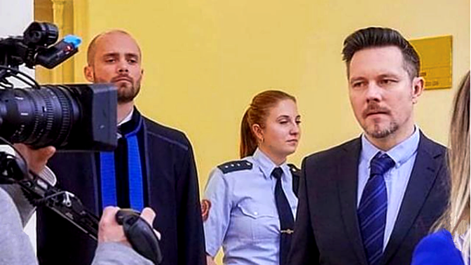 Scény, ve kterých je Radim Mareš souzen, se natáčely u skutešného soudu. Mnoho scén, kdy by štáb vyjel mimo ateliéry, v Ulici není