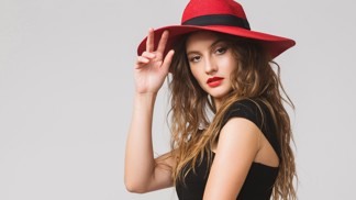 Ženy podle horoskopu: Která 3 znamení zvěrokruhu se i doma oblékají jako ze žurnálu?