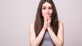 Šárka (25): Zjistila jsem strašlivou pravdu o kamarádčině snoubenci. Váhám, zda jí to říct