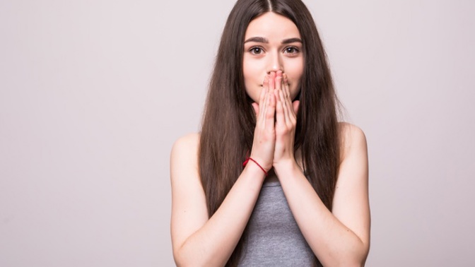 Šárka (25): Zjistila jsem strašlivou pravdu o kamarádčině snoubenci. Váhám, zda jí to říct