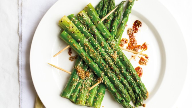 Grilovaný chřest se sezamem: Skvělá příloha k masu i vynikající chuťovka