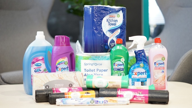 Společnost Tesco nově nabízí své výrobky pro domácnost ve 100% recyklovatelných obalech