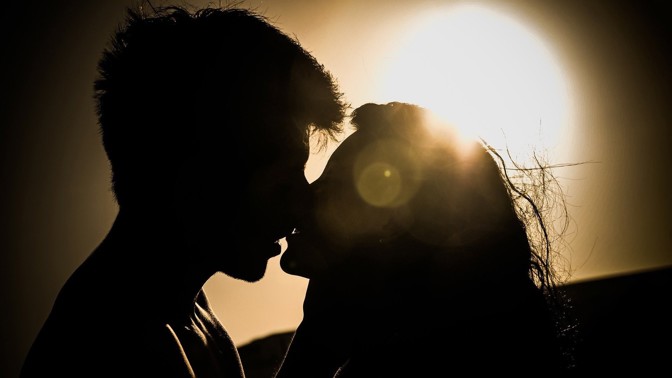 Ideální partneři na líbání podle horoskopu: 6 dvojic, kterým to spolu půjde naprosto skvěle