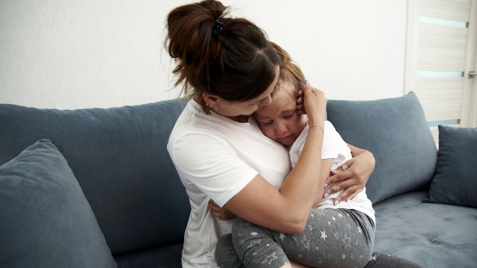 Sára (35): Babička neuhlídala naši dceru, neštěstí číhalo za rohem. Teď se zlobí na mě