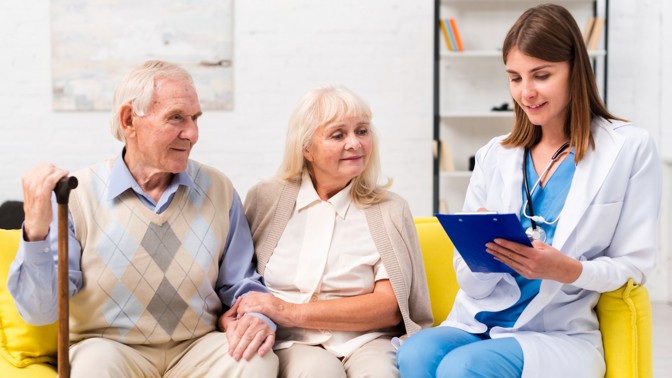 Je vám přes 65 let? Nová studie ukazuje, co může snížit riziko Alzheimerovy nemoci