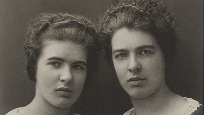 Šílené sestry Papinovy: Když jim ruply nervy, vydloubávaly oči a mlátily kladivem