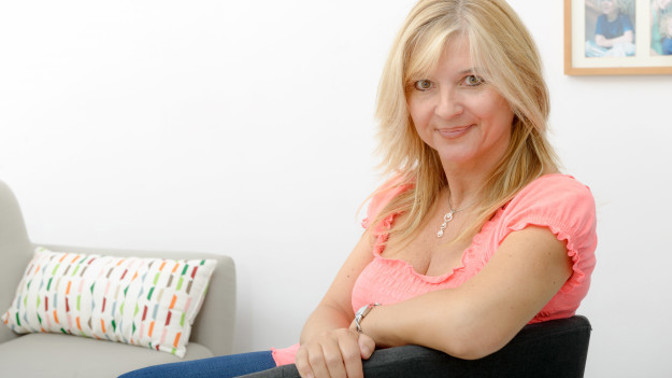 Silvie (56): Nikdy by mě nenapadlo, co manžel dělá na procházkách. Teď máme z ostudy kabát