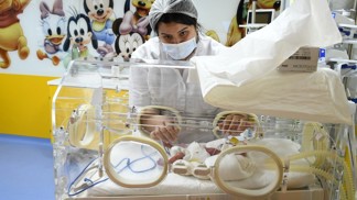 Žena z Mali porodila devaterčata. Co všechno se ví o matce rekordmance a šťastném otci?