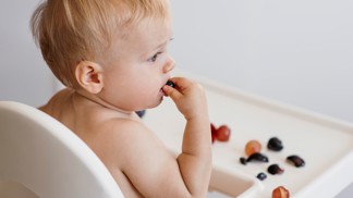 První pomoc při dušení dítěte po vdechnutí cizího předmětu: Pravidlo pěti by měl znát každý rodič