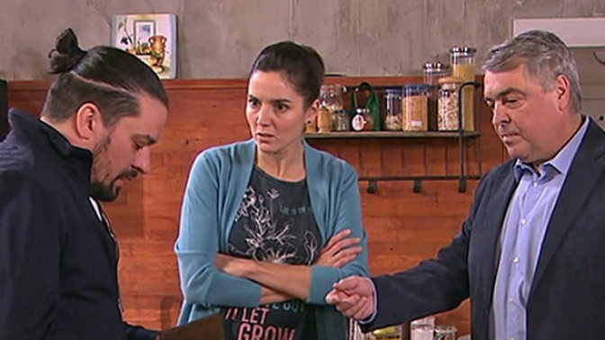 Mára se dostal do opravdu velkého maléru a místo opory se stal problémem nejen pro celou rodinu, ale i pro jeho okolí. Jak tohle může dopadnout? 