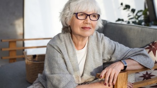 Jarmila (62): Ze snachy se vyklubala pěkná mrcha. Co provádí vnučkám a synovi, bych nepřála nikomu