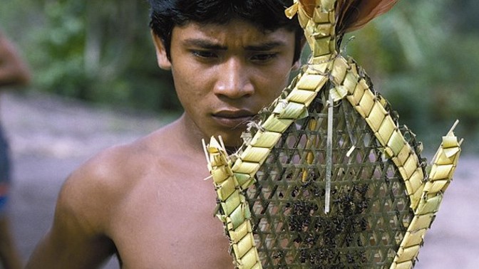 5 děsivých rituálů dospělosti, které existují dodnes: Pojídání kousků vlastního těla i bolestivé mučení