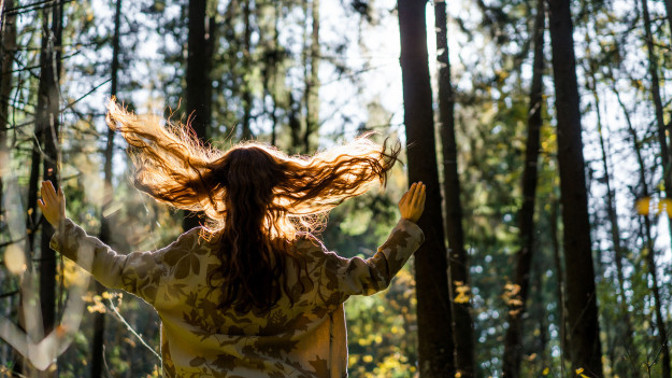 Lea (42): V lese nás s kamarádkou pronásledovalo neznámé stvoření. Málem jsme přišly o život