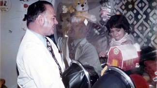 Dojemný příběh Davida Vettera: Chlapce v plastové bublině mohla maminka obejmout až v den, kdy zemřel