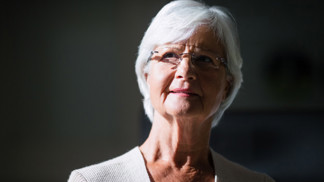 Květoslava (66): Na desáté výročí manželovy smrti jsem našla v knize vzkaz, který mi na stará kolena změnil život