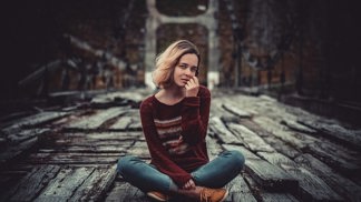 Livie (19): Bílý oblázek na rodinném hrobu zvěstoval přicházející smrt. Děsím se dne, kdy se tam znovu objeví