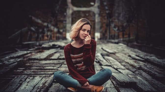 Livie (19): Bílý oblázek na rodinném hrobu zvěstoval přicházející smrt. Děsím se dne, kdy se tam znovu objeví