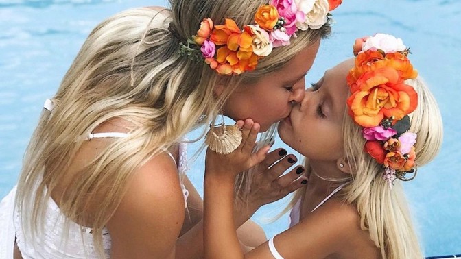 Slaďte outfit s dcerou nejen na Mezinárodní den dětí. Inspirovat se můžete u skutečné odbornice