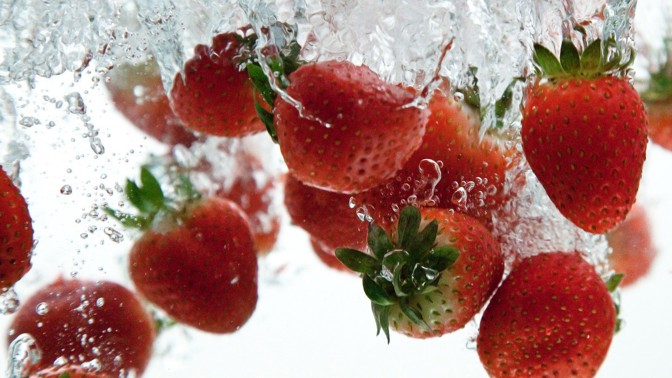 Jak správně umýt jahody: Zkuste tyto triky, které vám ulehčí i jejich skladování