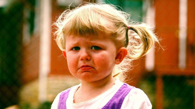 PORADNA: Tříleté dítě se v obchodě vzteká, že chce hračku. Jak správně situaci řešit, radí zkušená psycholožka