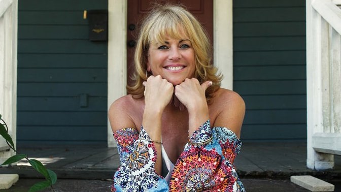 Adéla (54): S manželem jsme spolu nezvládli spát. Museli jsme si najít malého pomocníka