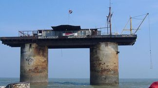 Nejmenší stát na světě Sealand: Umělá plošina způsobila dva mezinárodní konflikty a žije z prodeje šlechtických titulů