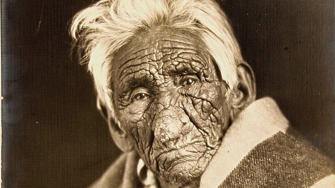 Indián John Smith se prý dožil 137 let. Vyneslo mu to jméno Vrásčité maso