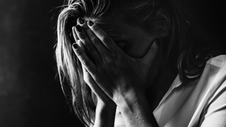 Evka (29): Otec nám tvrdil, že je Satanovo dítě. Po rozvodu se nám na základě jeho kletby začaly dít divné věci