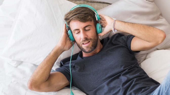 Josef (29): Přítelkyně mi nikdy neodpustila, že jsem ji podvedl v erotické hypnóze. Nedokážu s tím ale přestat