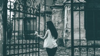 Natálie (20): Našla jsem hrob s morbidním nápisem. Události, které následovaly, si dodnes neumím vysvětlit