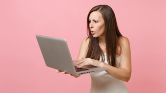 Simona (39): Z mylné představy o tom, kdo je moje matka, mě vyvedla fotka na internetu