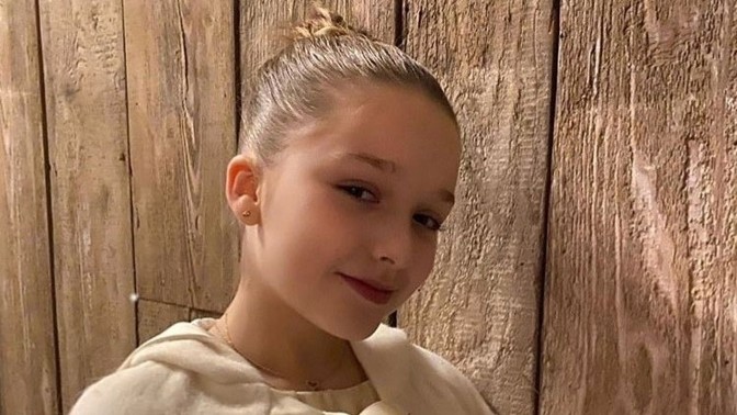 Vítejte v šatníku Harper Beckham! Nejmladší módní ikona Británie obléká kousky za desetitisíce korun