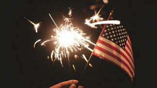 7 nejbizarnějších amerických tradic: Rakev s živým nebožtíkem a pochoutky ze zvířecích varlat