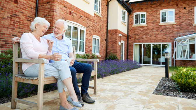 Česko stárne a lepší to nebude. Systém sociálních služeb ale zatím nereaguje