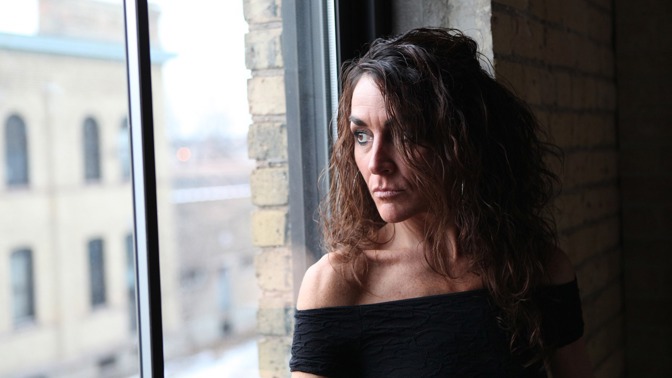 Lýdie (43): Manželovi jsem zatajila jednu důležitou skutečnost. Od chvíle, co to prasklo, mám doma peklo