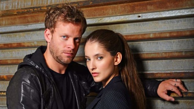 Dvojka na zabití: Jakub Prachař a Sara Sandeva jako čeští Dempsey a Makepeaceová postrádají logiku i humor