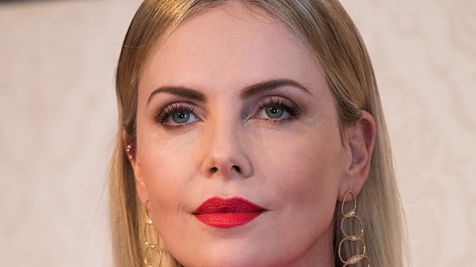 Děsivé 13. komnaty slavných: Charlize Theron viděla vraždu otce, Jim Carrey tragicky ztratil oba rodiče