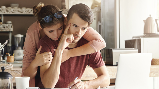 Saša (34): Hypotéka nás dostala do úzkých. Víc než dluhy mě ale děsí manželova slova