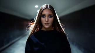 Leona (26): Každé ráno jsem se budila se stopami po bičování na zádech. Nenapadlo by mě, co za tím vězí