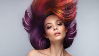 9 trendy barev na vlasy pro podzim 2021: Je libo jablečný mošt, nebo horké cappuccino?