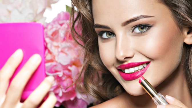 Velký horoskop krásy: Kdo miluje smyslné parfémy a koho neuvidíte ve společnosti bez výrazného líčení?