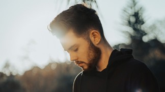 Kamil (37): Když jsem skončil na ulici, máma mi zavřela dveře před nosem. Zachránil mě až muž, kterého jsem dříve nemohl vystát